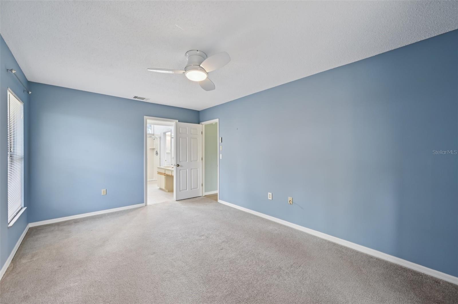 Image 20 of 41 For 227 Southampton Drive 289