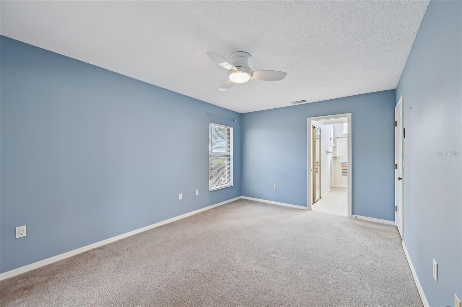 Image 22 of 41 For 227 Southampton Drive 289