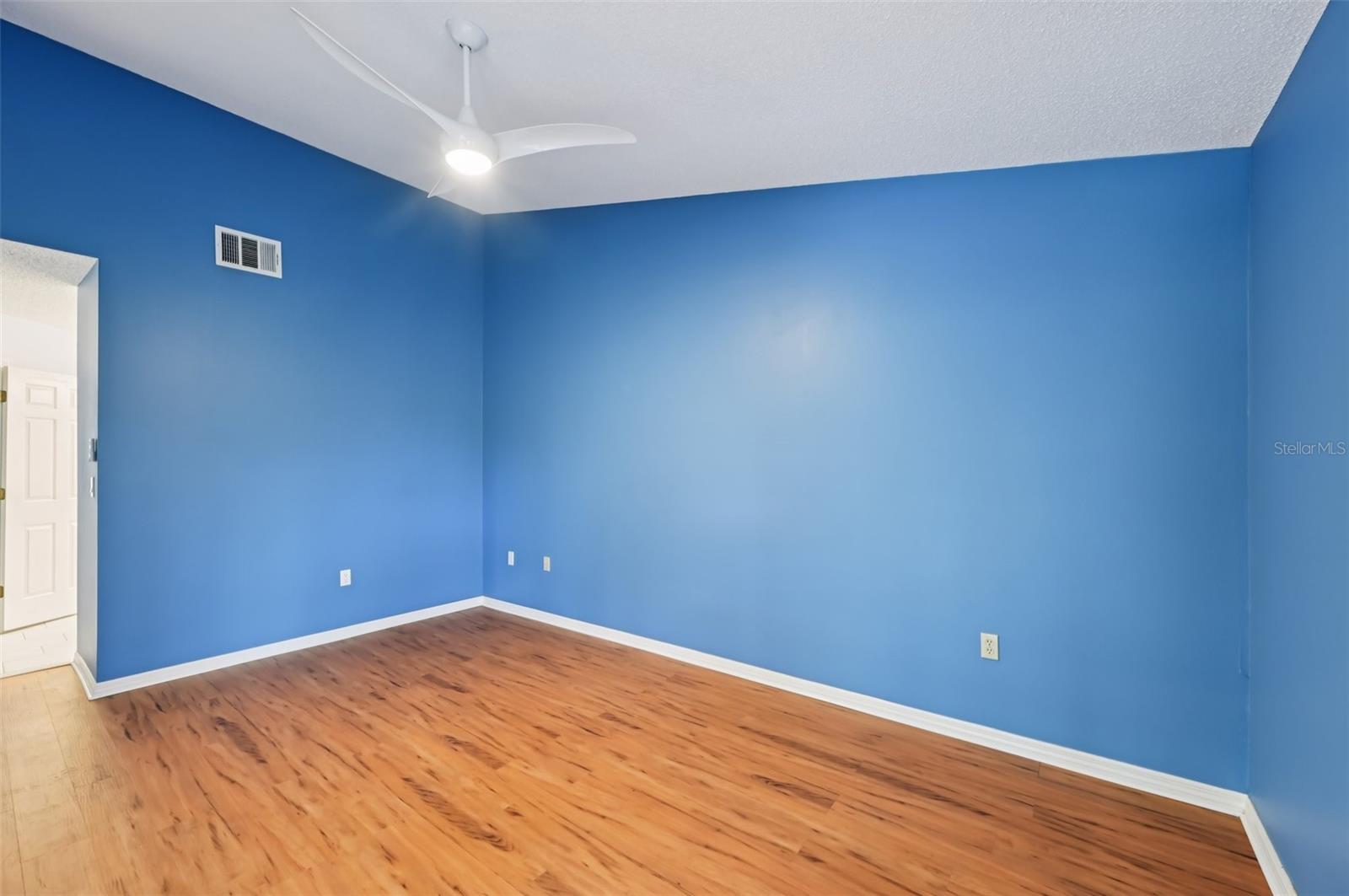 Image 26 of 41 For 227 Southampton Drive 289