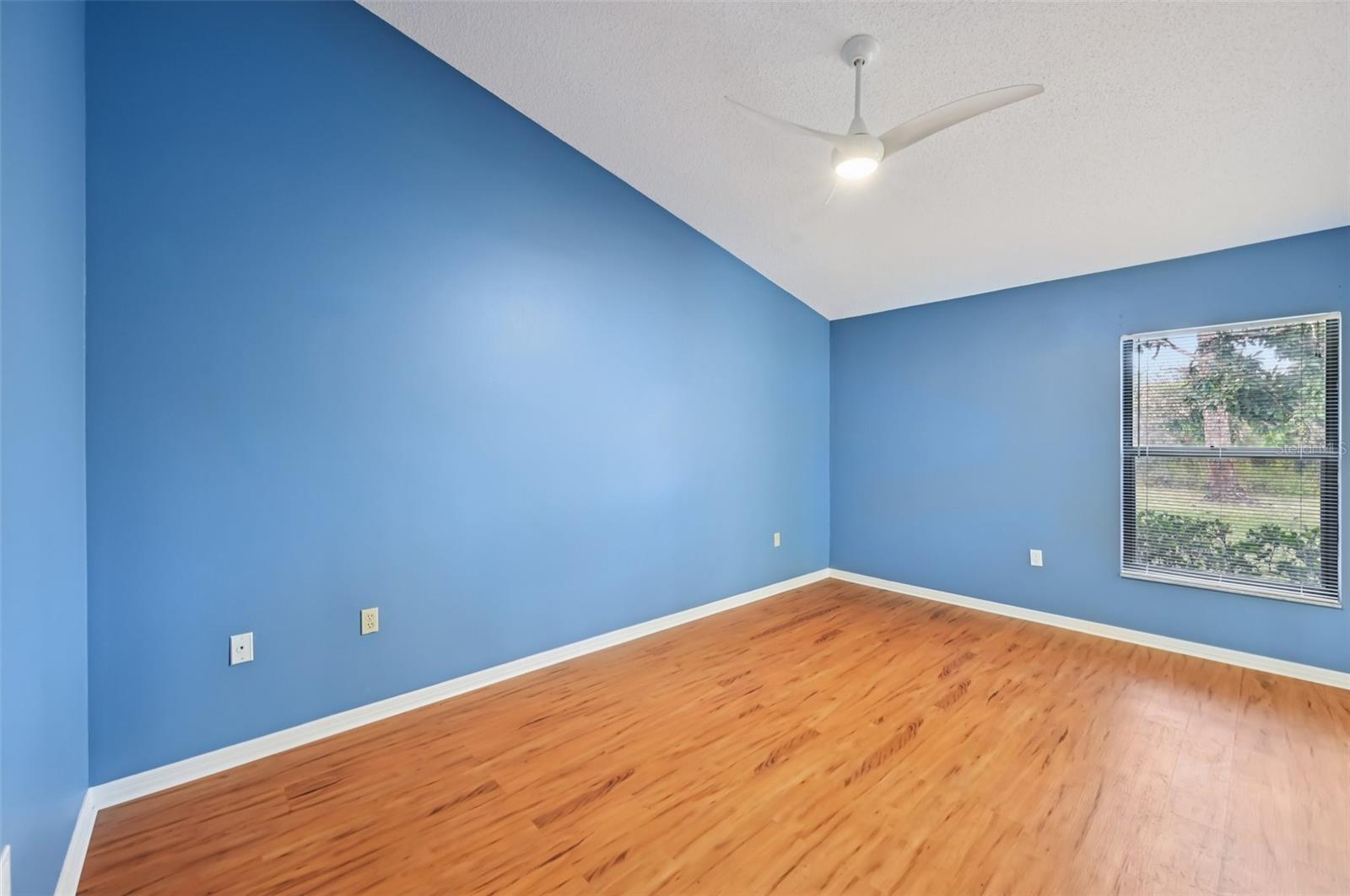 Image 27 of 41 For 227 Southampton Drive 289