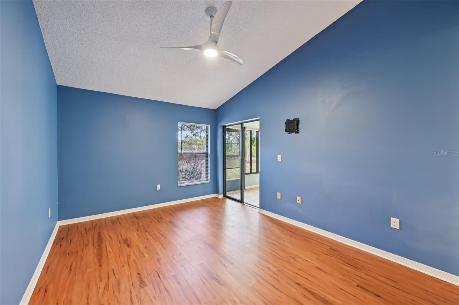 Image 28 of 41 For 227 Southampton Drive 289