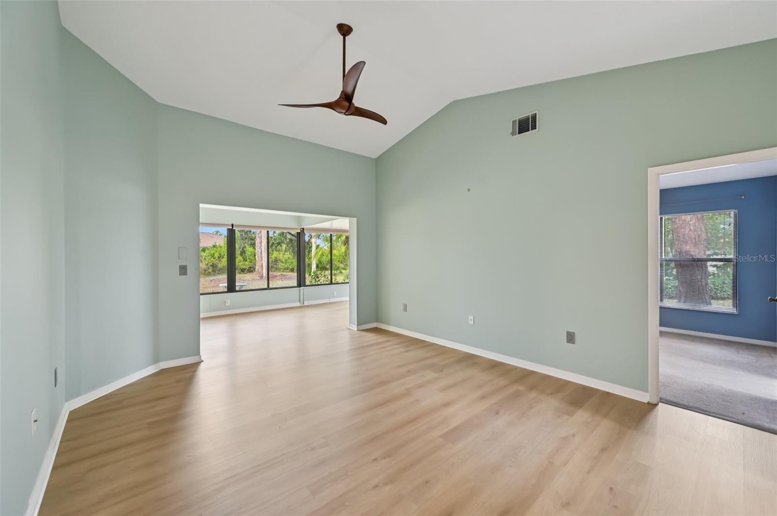 Image 3 of 41 For 227 Southampton Drive 289