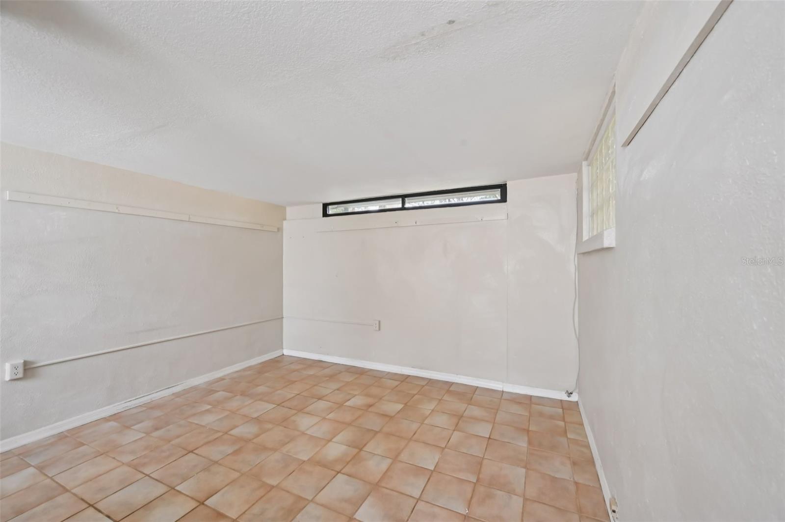 Image 32 of 41 For 227 Southampton Drive 289