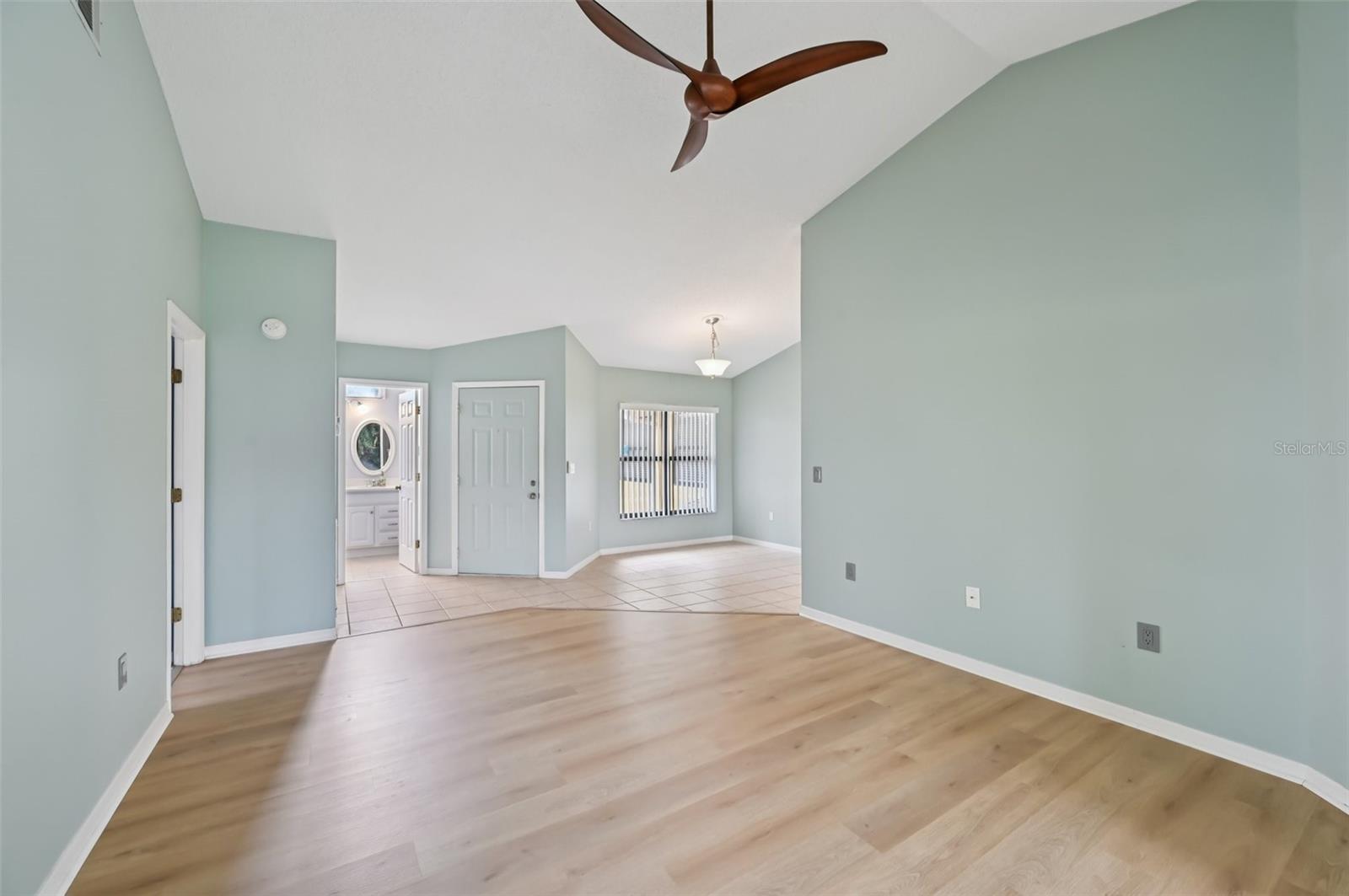 Image 7 of 41 For 227 Southampton Drive 289