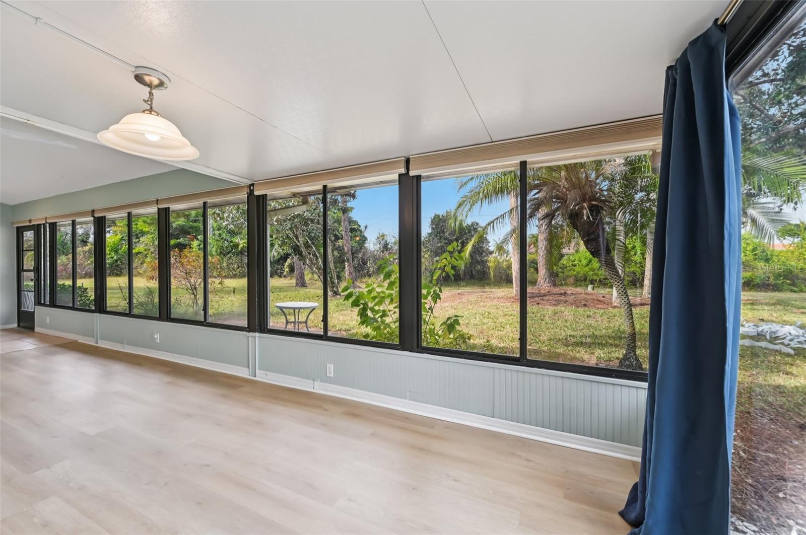 Image 8 of 41 For 227 Southampton Drive 289