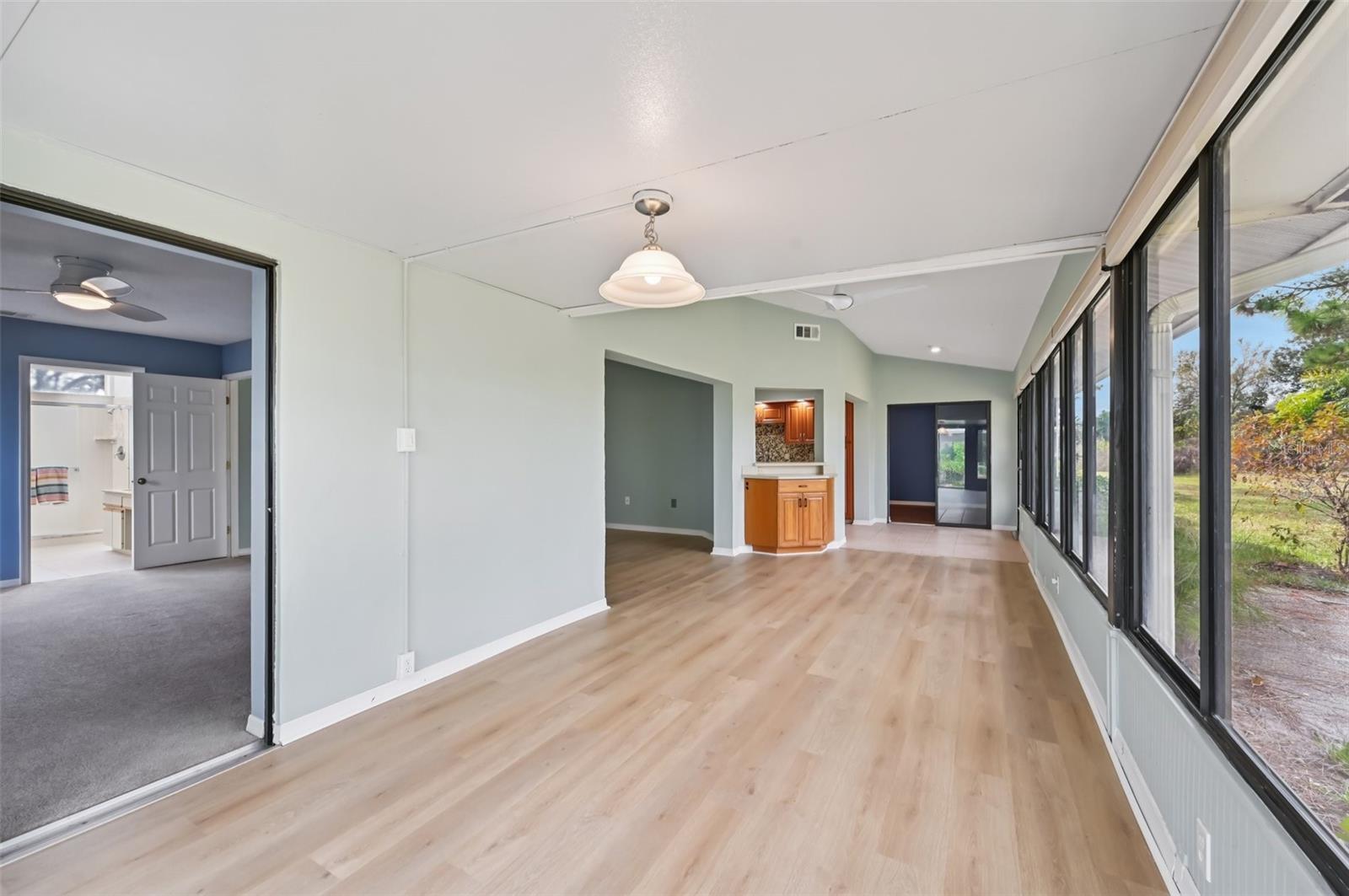 Image 9 of 41 For 227 Southampton Drive 289