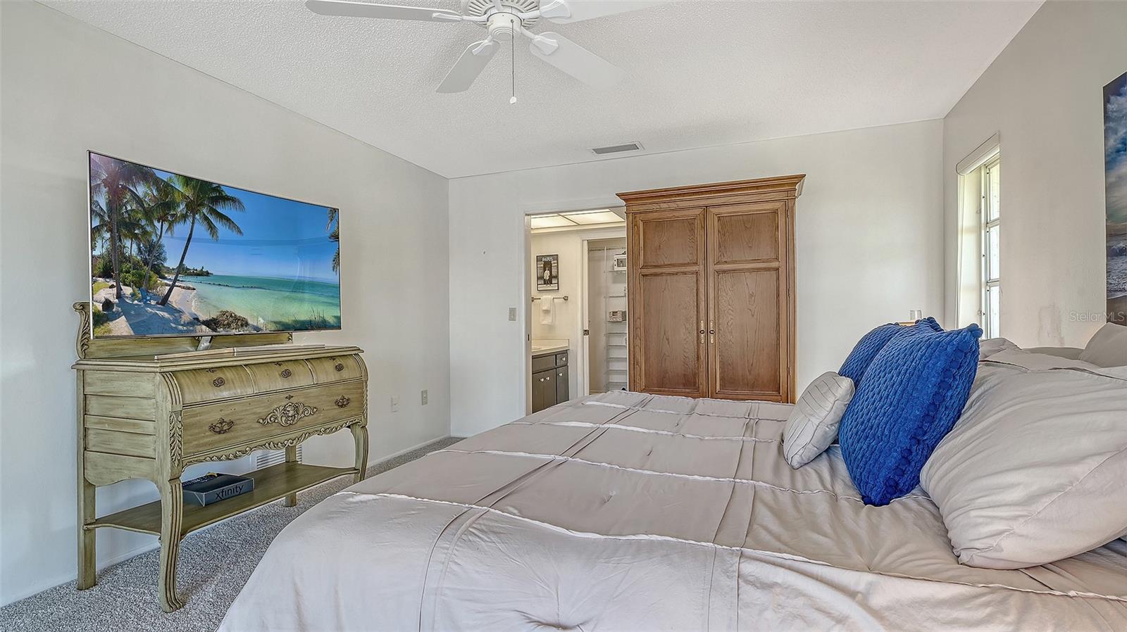 Image 33 of 53 For 475 Picasso Drive