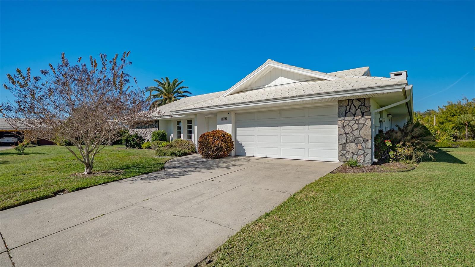 Image 4 of 53 For 475 Picasso Drive