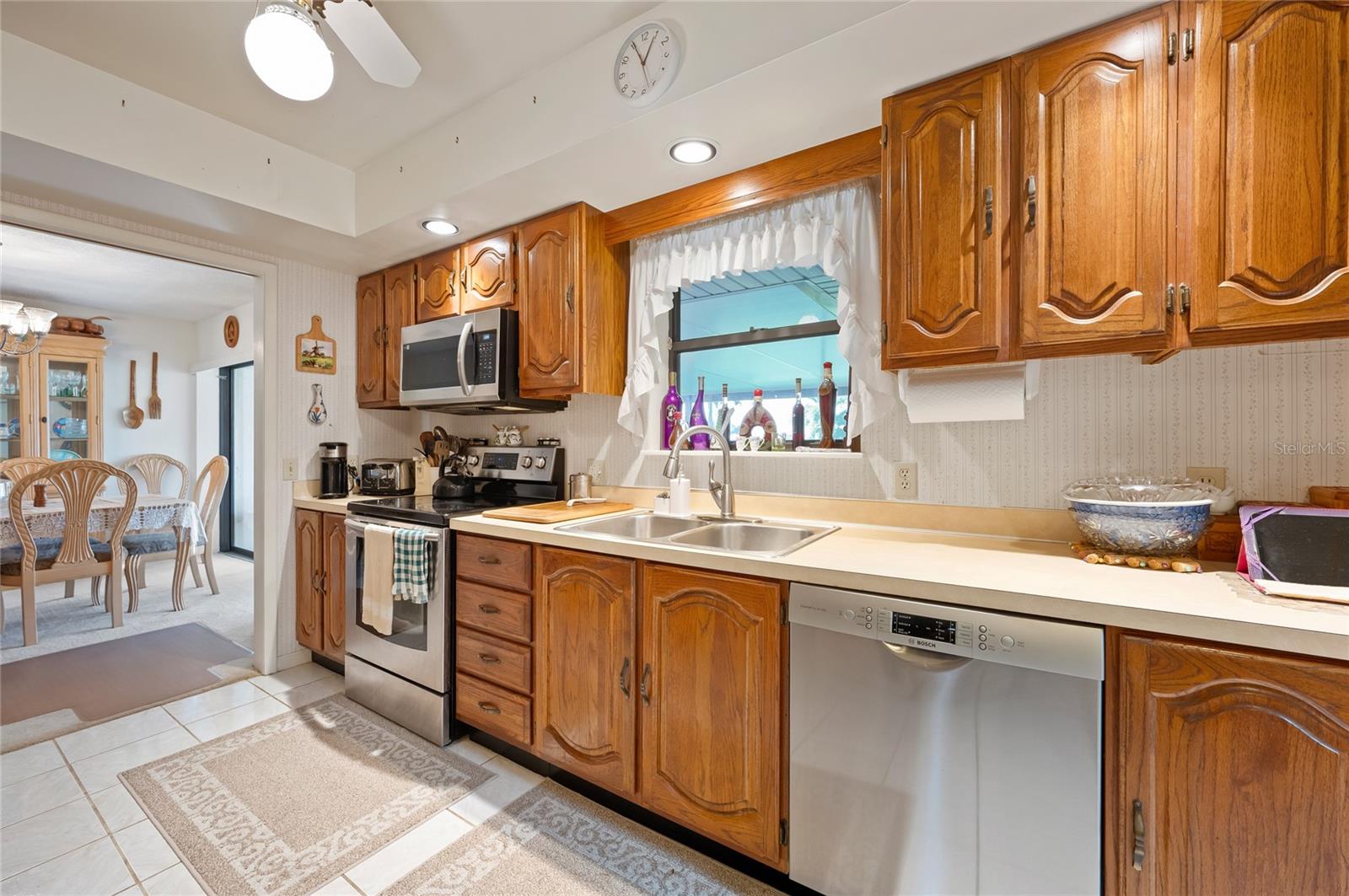 Image 19 of 41 For 4612 Coral Lake Drive