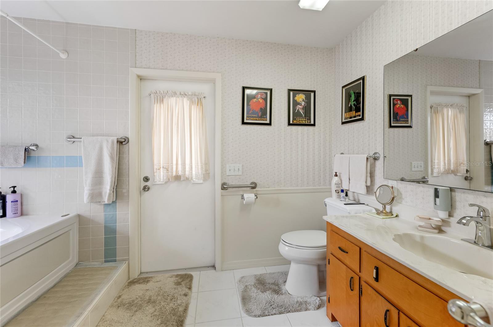 Image 24 of 41 For 4612 Coral Lake Drive