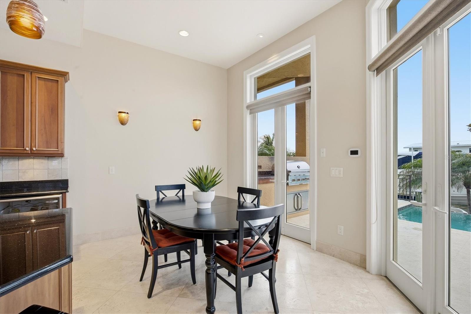 Image 18 of 67 For 761 Norton Street