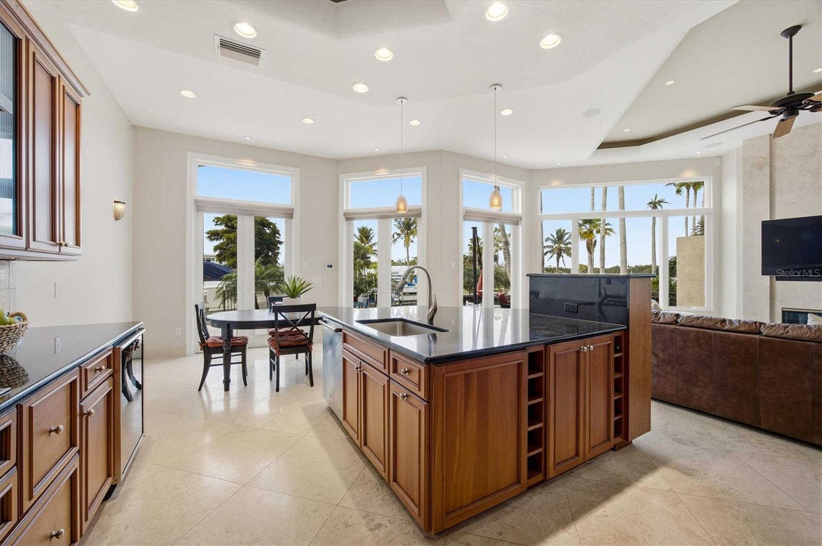 Image 21 of 67 For 761 Norton Street