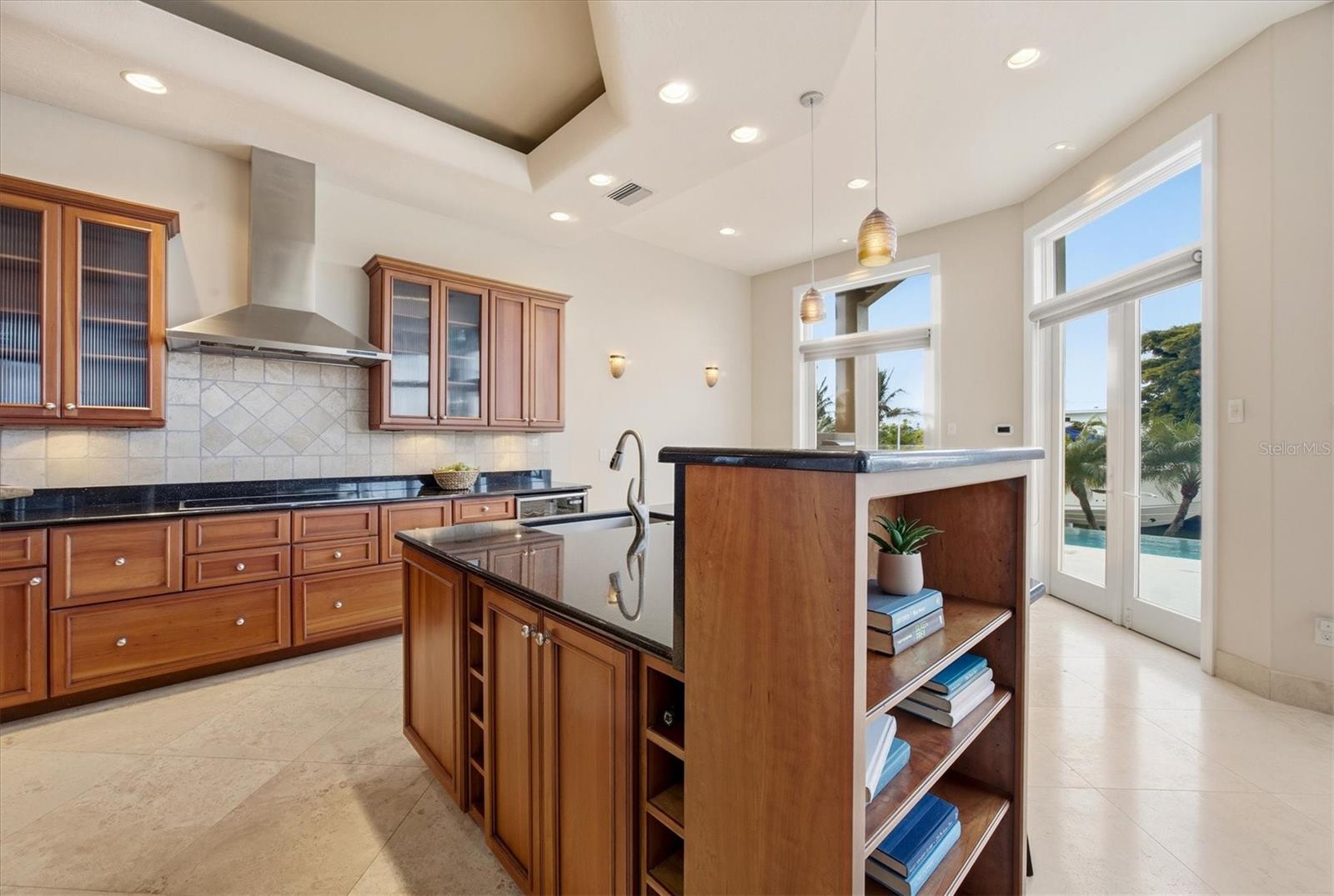 Image 22 of 67 For 761 Norton Street