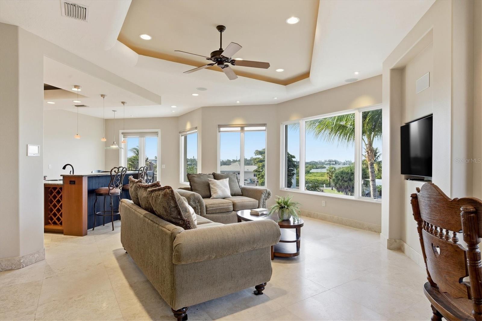 Image 33 of 67 For 761 Norton Street