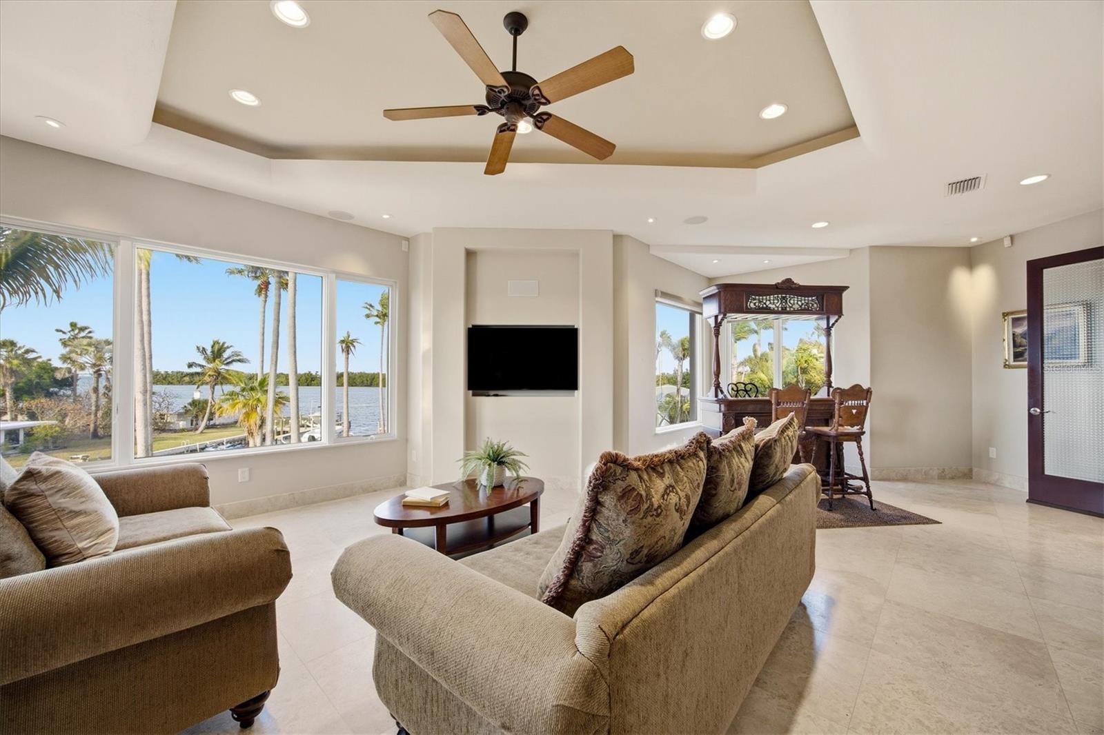 Image 34 of 67 For 761 Norton Street