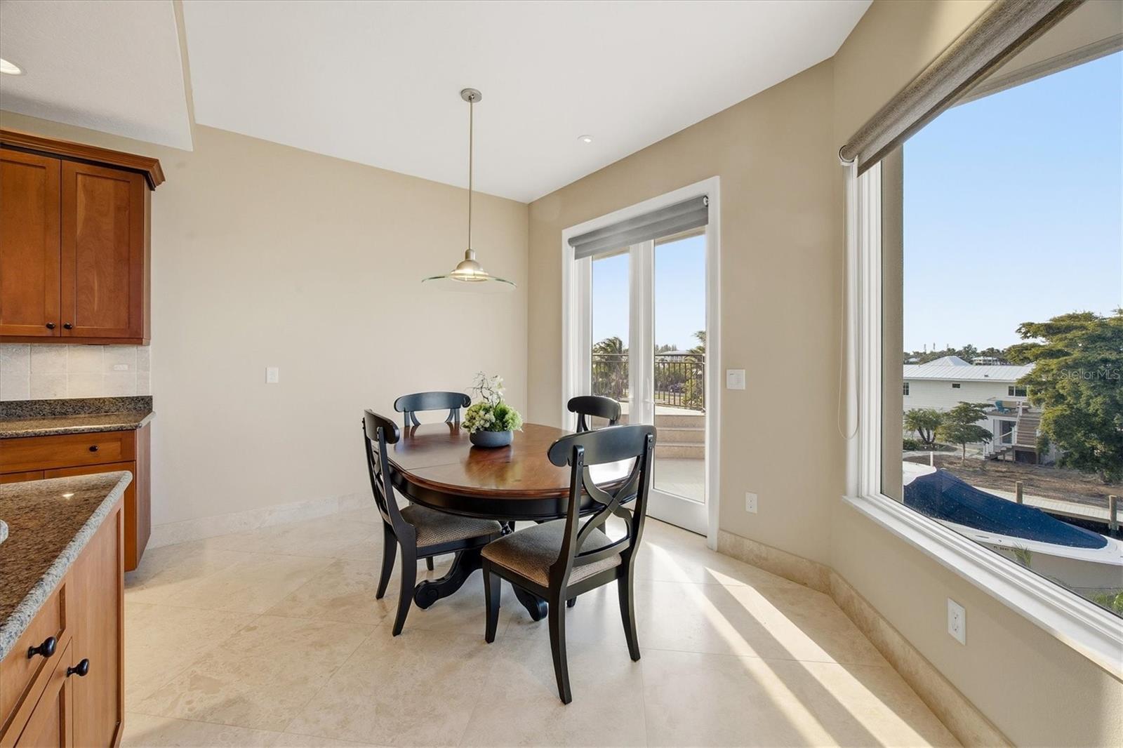 Image 37 of 67 For 761 Norton Street