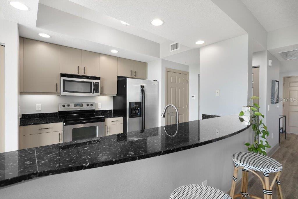 Image 14 of 51 For 800 Tamiami Trail 405