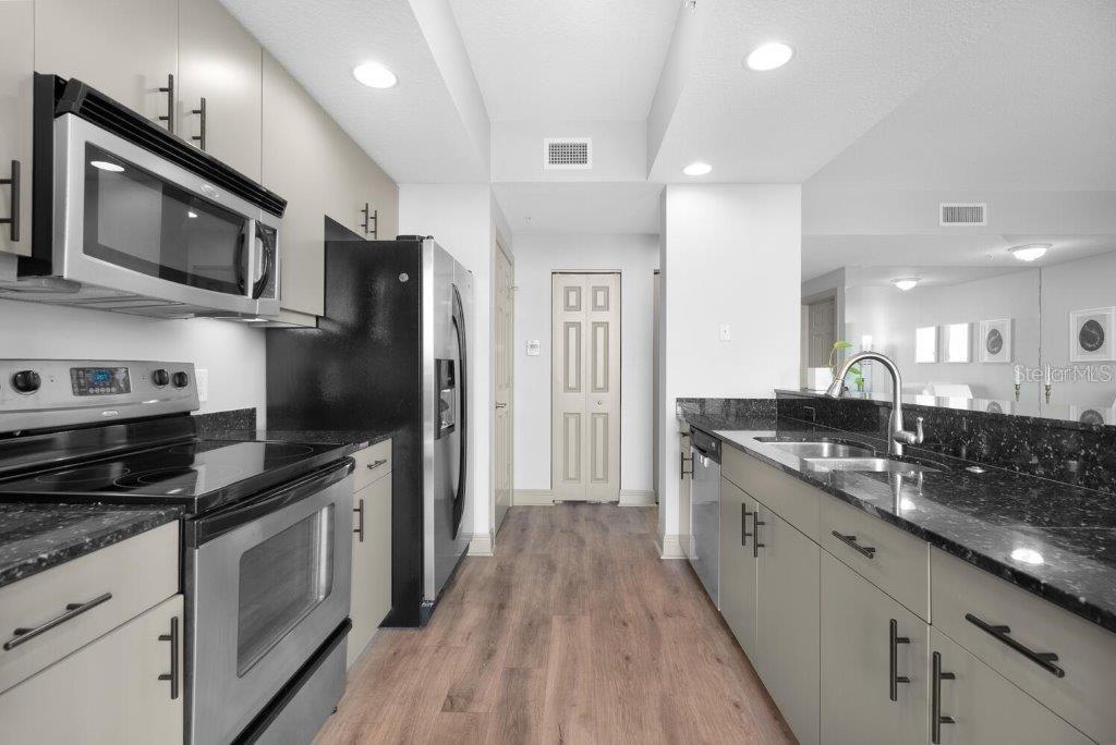 Image 15 of 51 For 800 Tamiami Trail 405