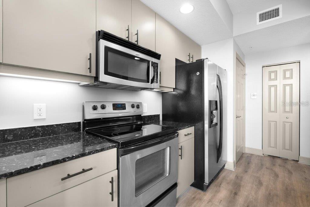 Image 16 of 51 For 800 Tamiami Trail 405