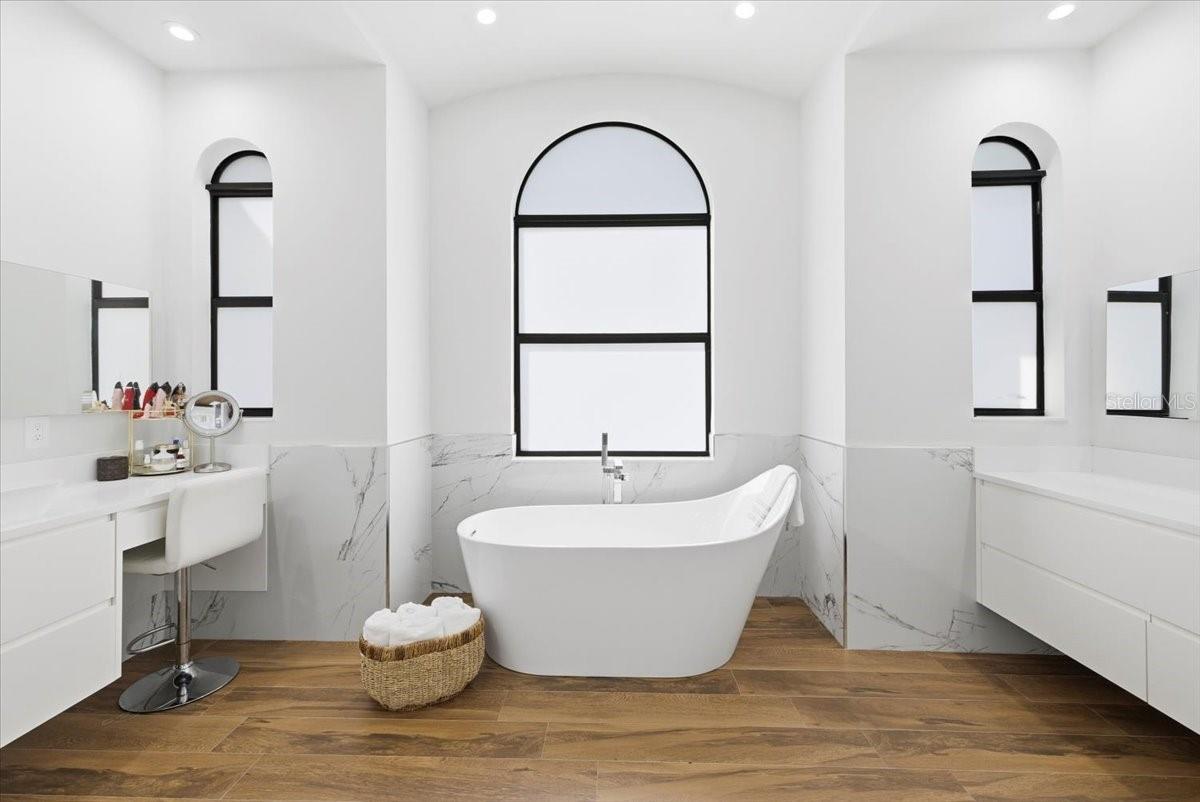 Image 29 of 90 For 10181 131st Street