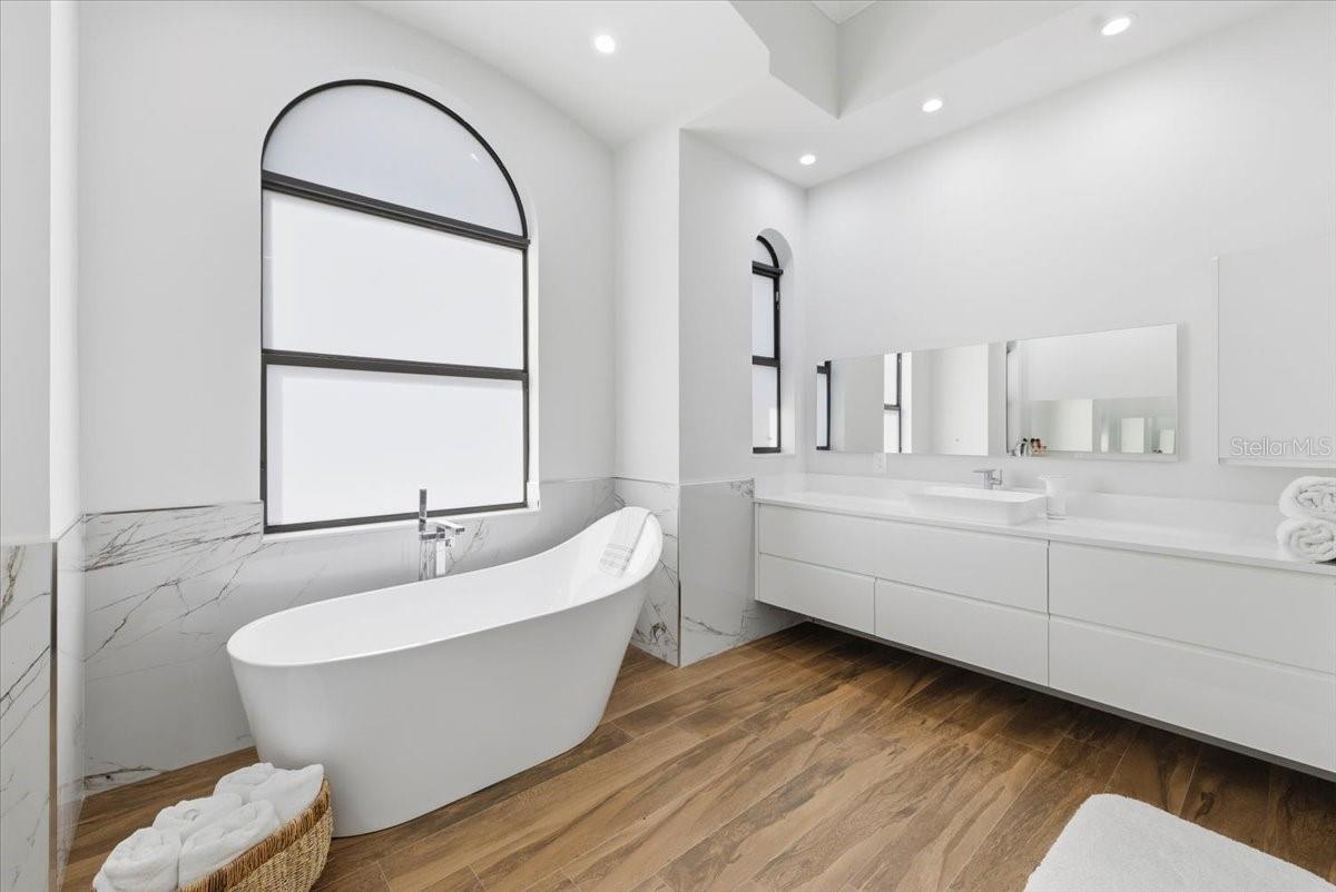 Image 30 of 90 For 10181 131st Street