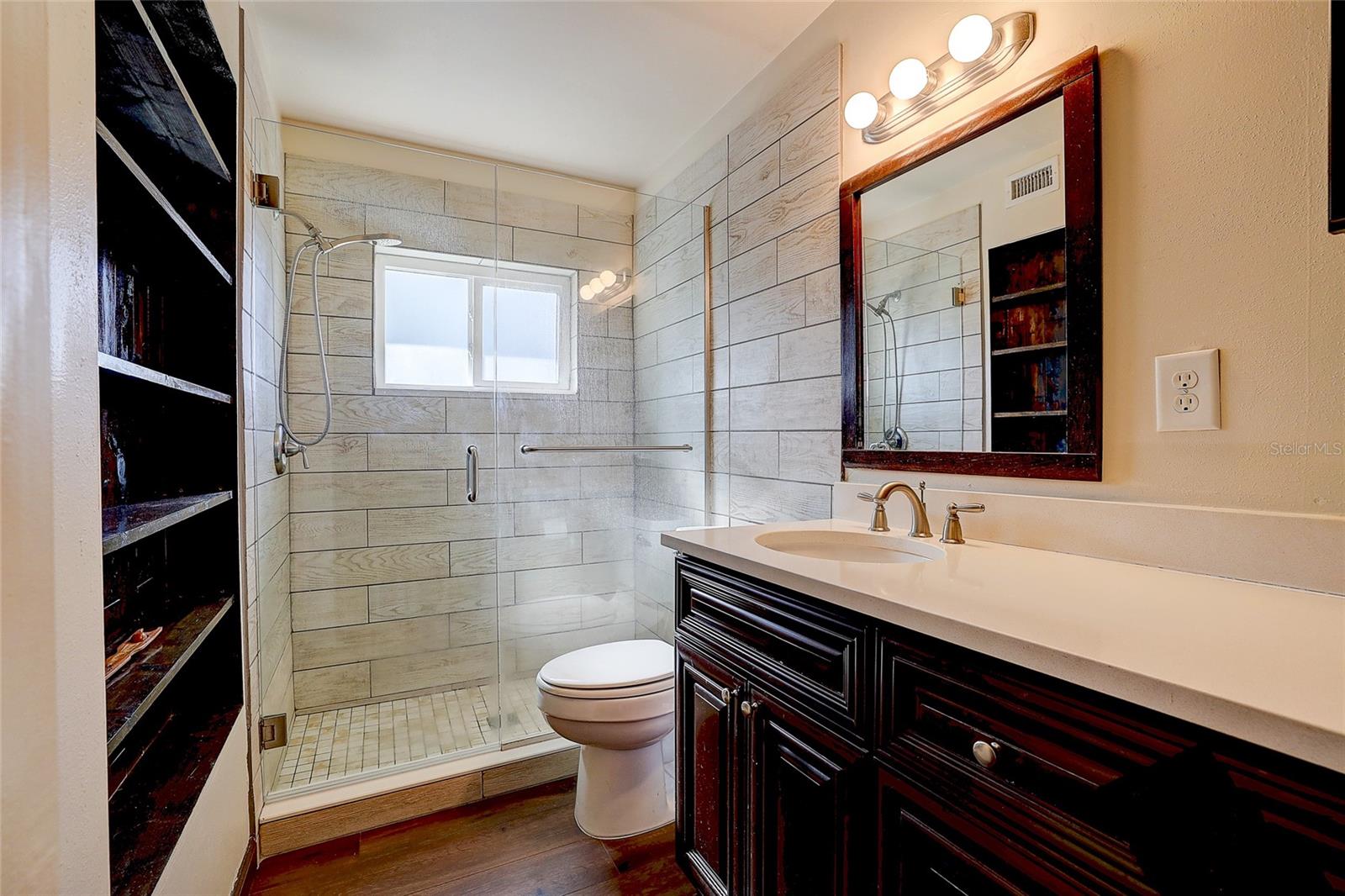 Image 18 of 21 For 2304 Ringling Boulevard 217