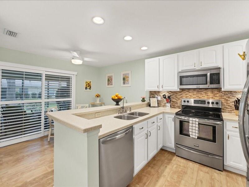 Image 15 of 41 For 4021 Oakhurst Drive 3121