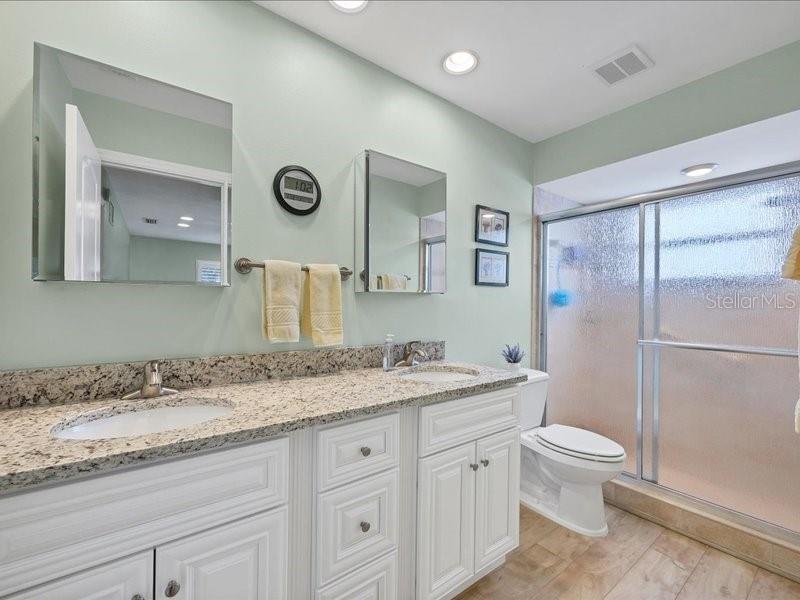 Image 22 of 41 For 4021 Oakhurst Drive 3121