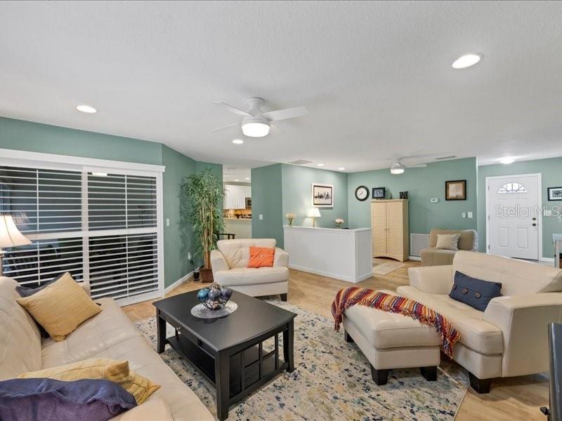 Image 8 of 41 For 4021 Oakhurst Drive 3121