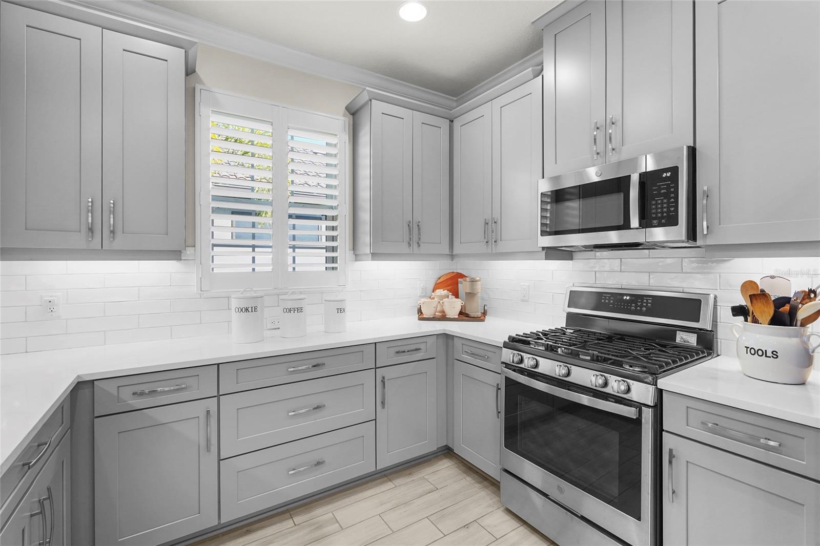 Image 12 of 86 For 5400 Lampiasi Street