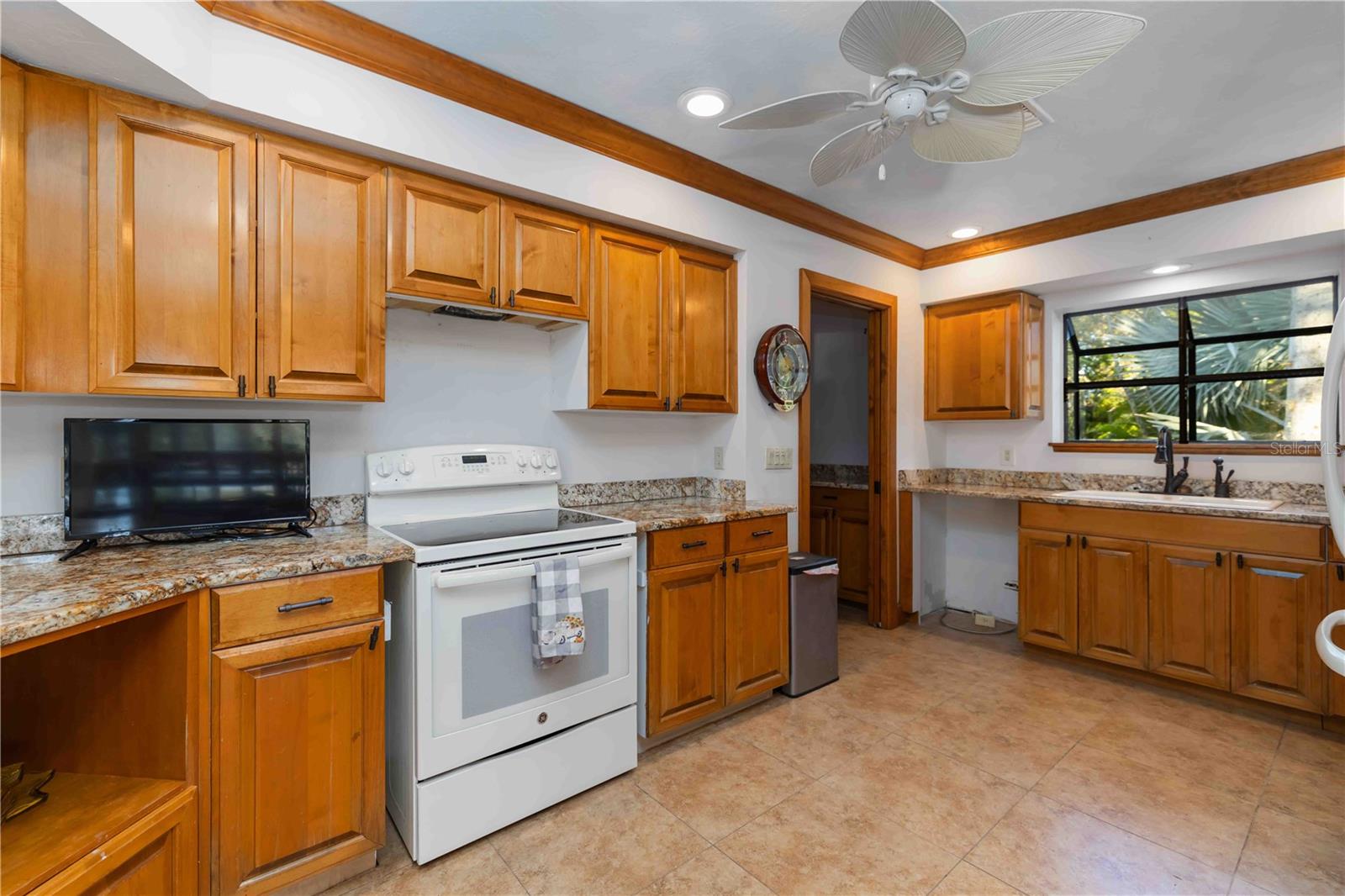 Image 8 of 34 For 5381 Palos Verdes Drive