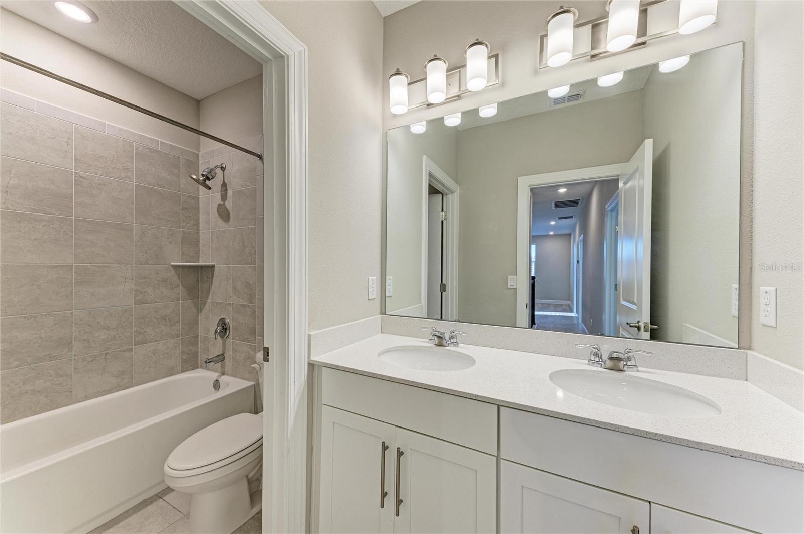 Image 43 of 82 For 13827 Green Hammock Place