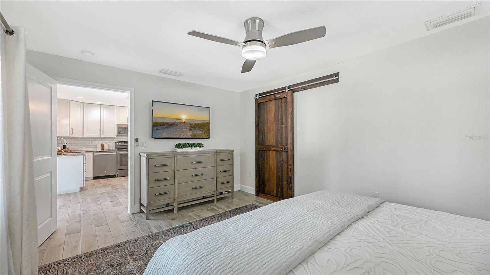 Image 17 of 40 For 2115 Grove Street