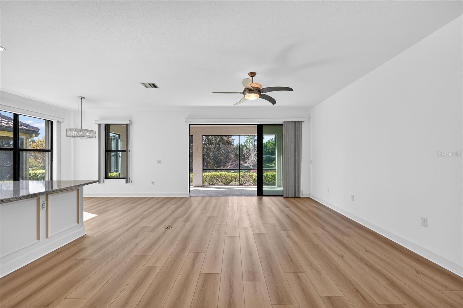 Image 11 of 82 For 12826 Del Corso Loop