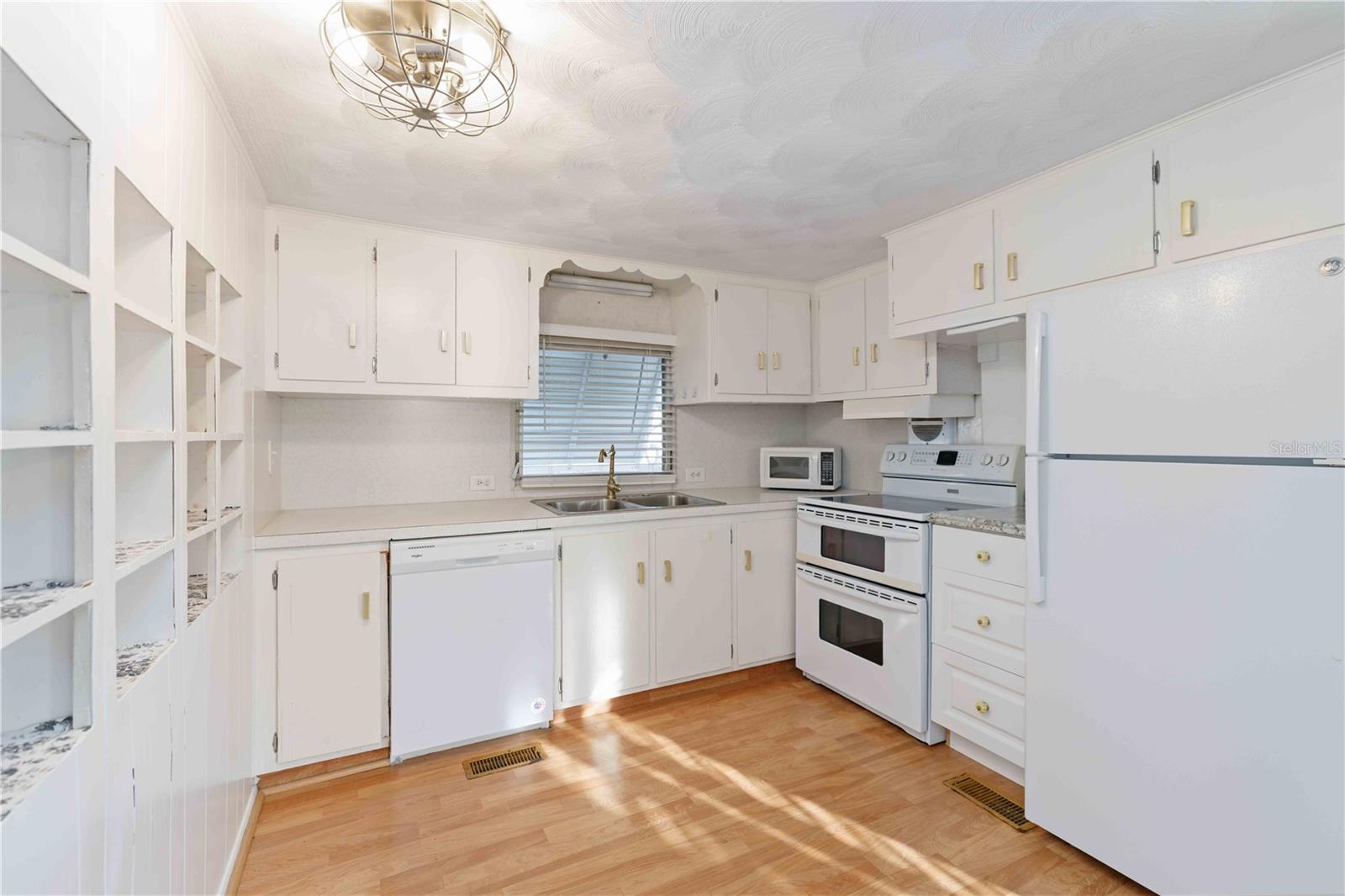 Image 8 of 21 For 1106 41st Avenue E