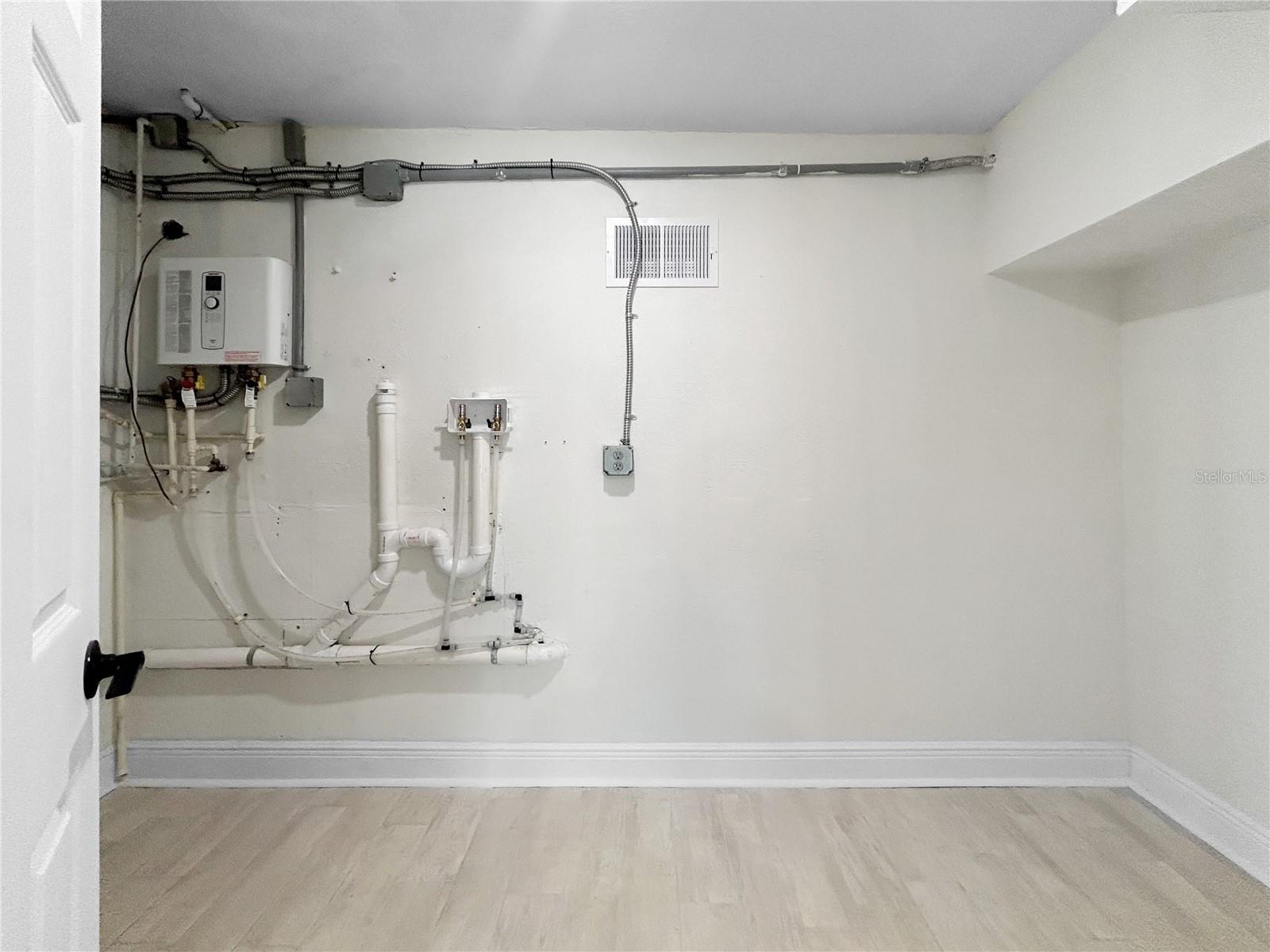 Image 35 of 39 For 6427 Boatyard Drive