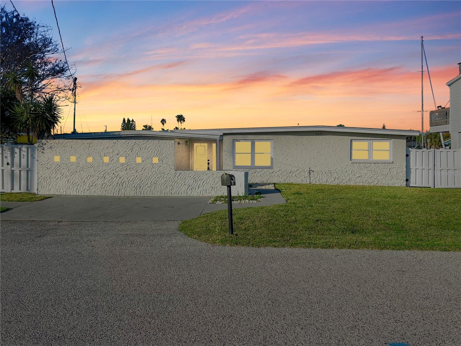 Image 4 of 39 For 6427 Boatyard Drive