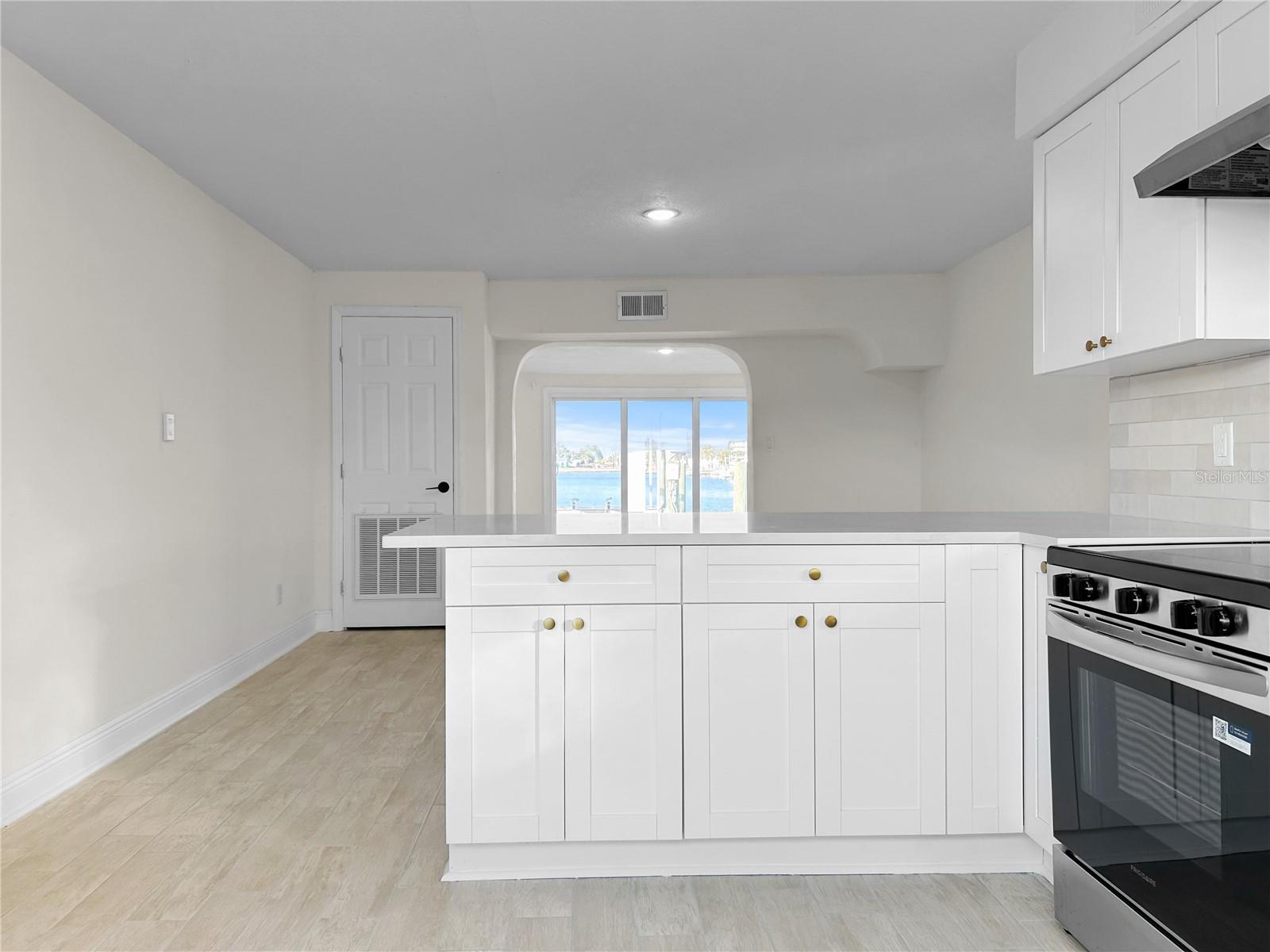 Image 5 of 39 For 6427 Boatyard Drive