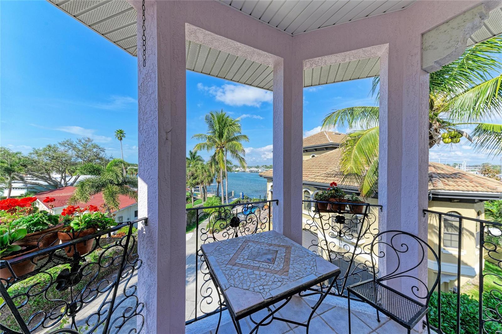 Image 12 of 39 For 282 Santa Maria Street