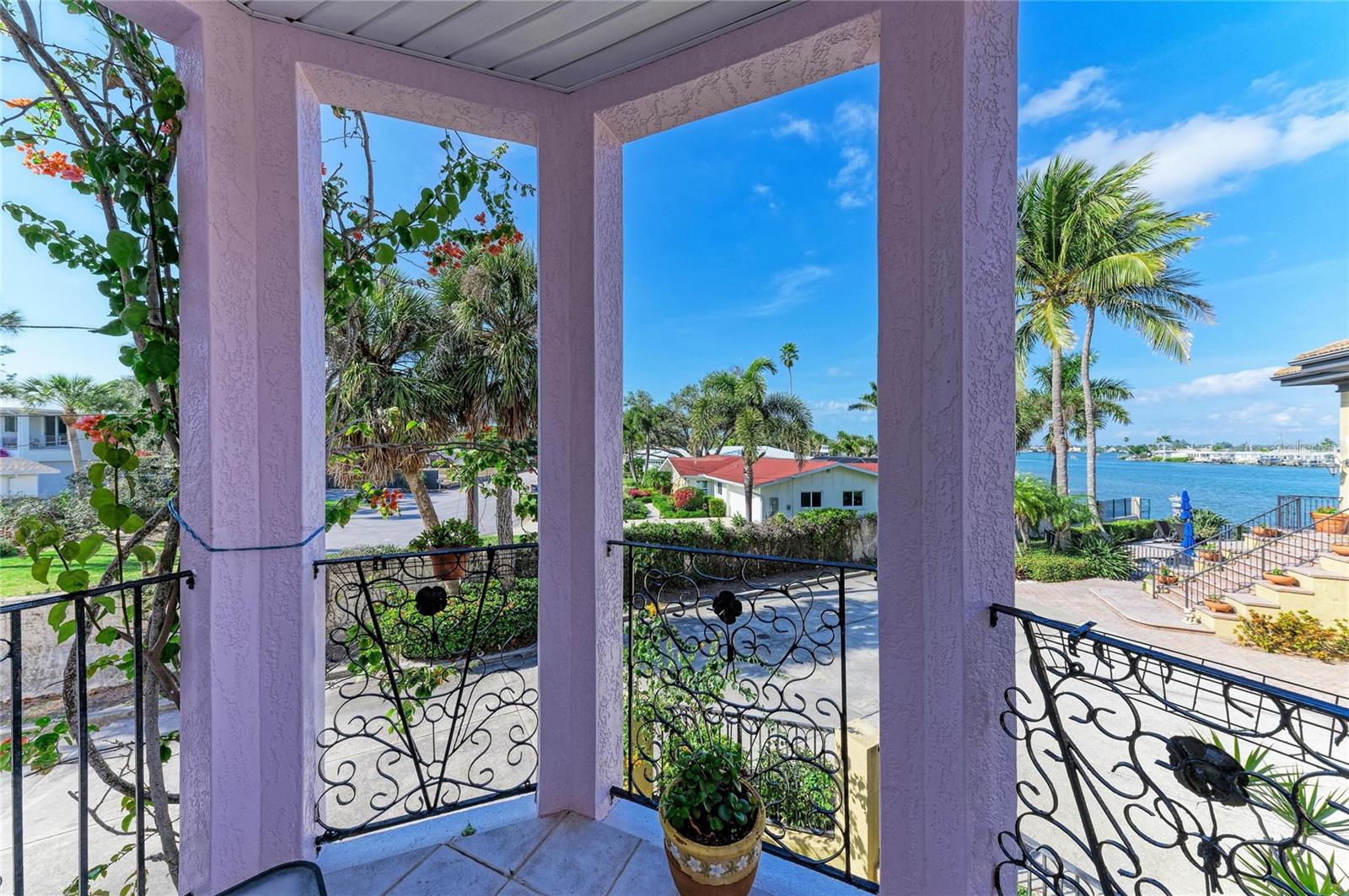 Image 17 of 39 For 282 Santa Maria Street