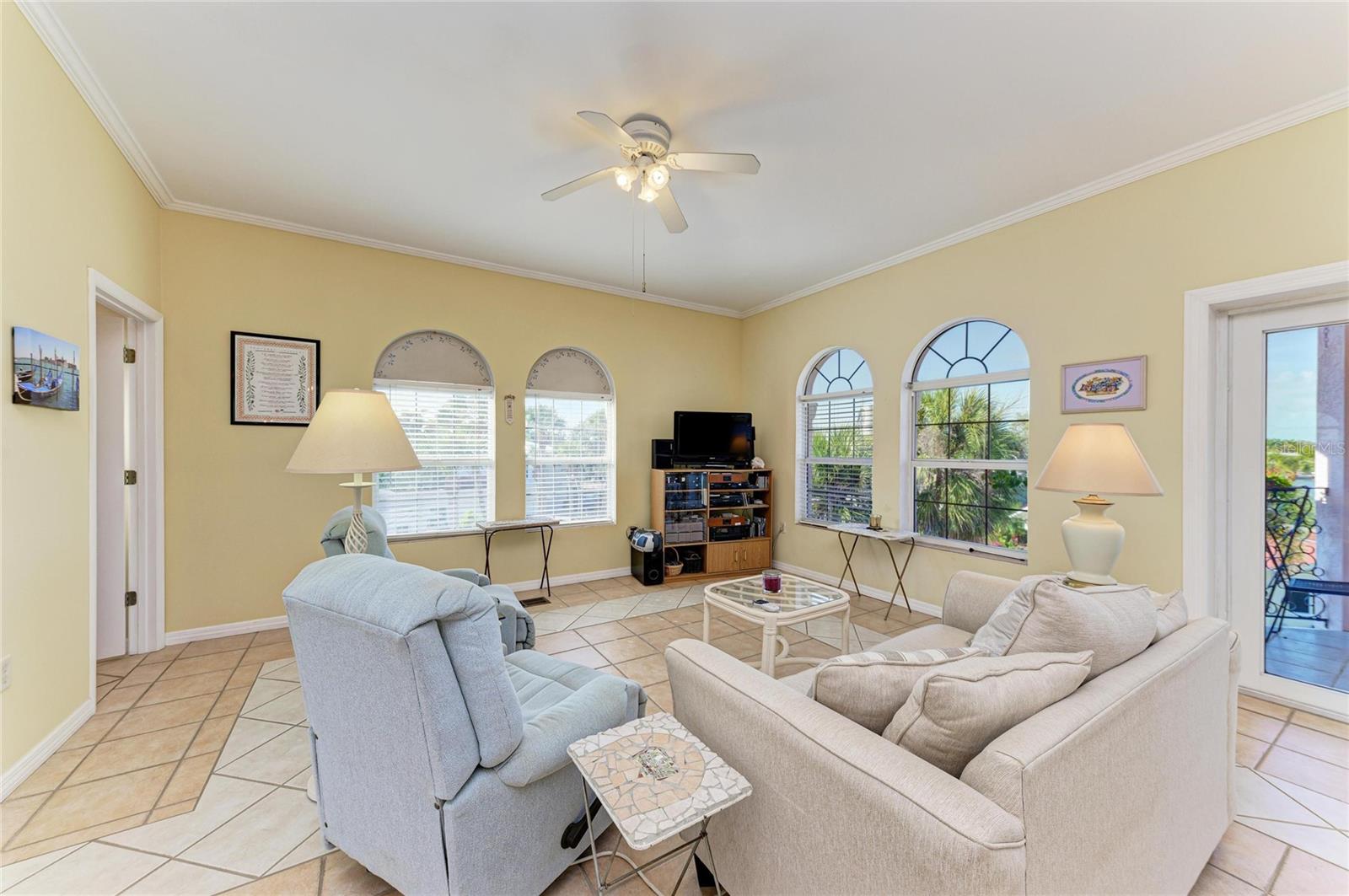 Image 8 of 39 For 282 Santa Maria Street