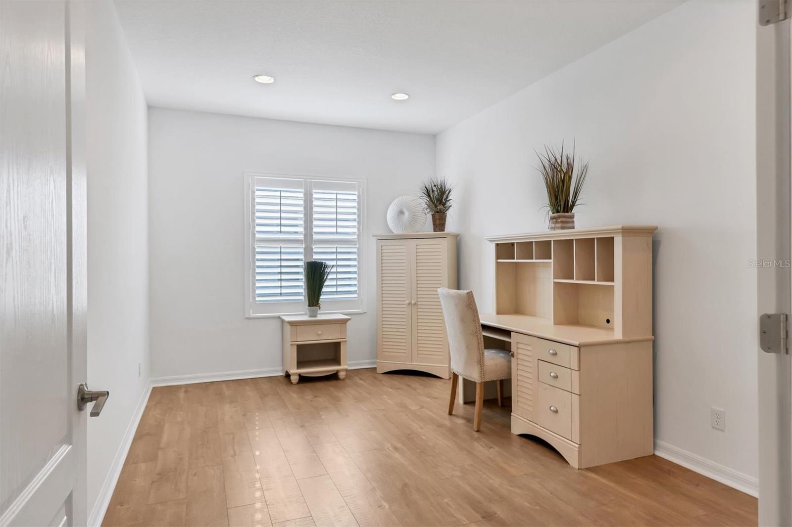 Image 16 of 50 For 12189 Longview Lake Circle