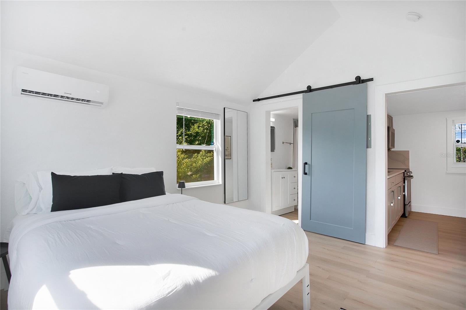 Image 21 of 39 For 1205 Highland Street S