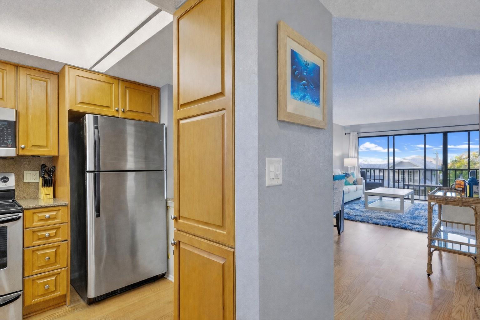 Image 13 of 69 For 1001 Benjamin Franklin Drive 403