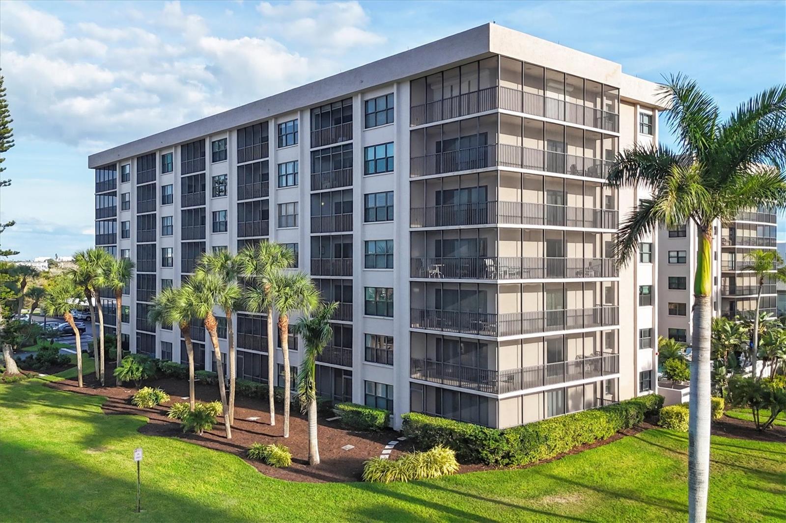 Image 24 of 69 For 1001 Benjamin Franklin Drive 403