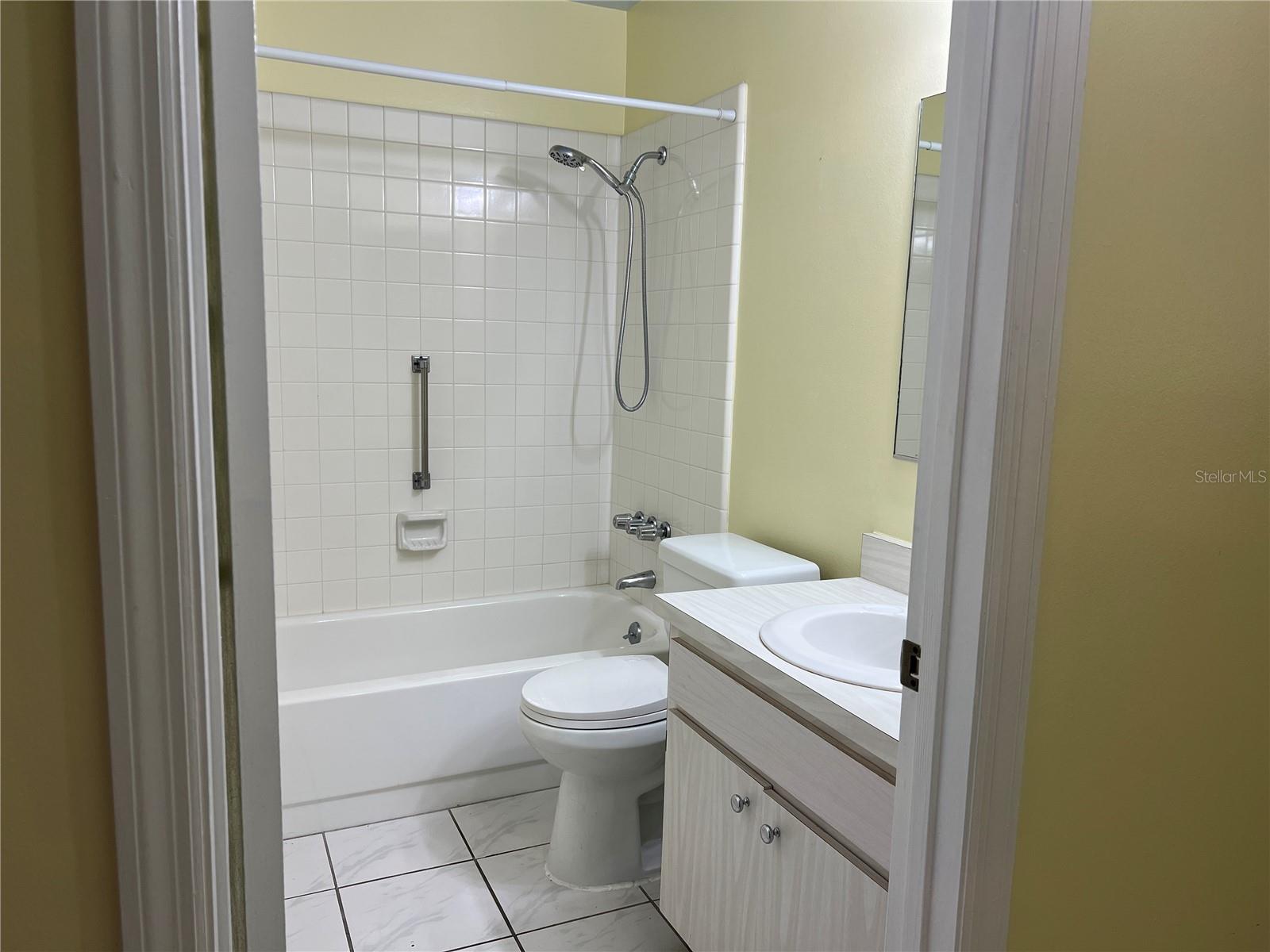 Image 13 of 16 For 402 Finchley Court B