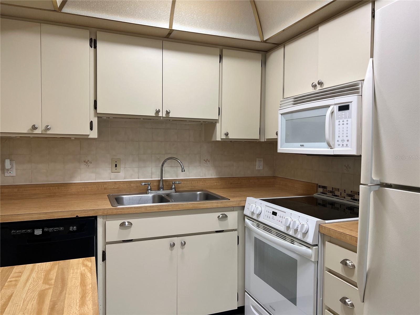 Image 7 of 16 For 402 Finchley Court B