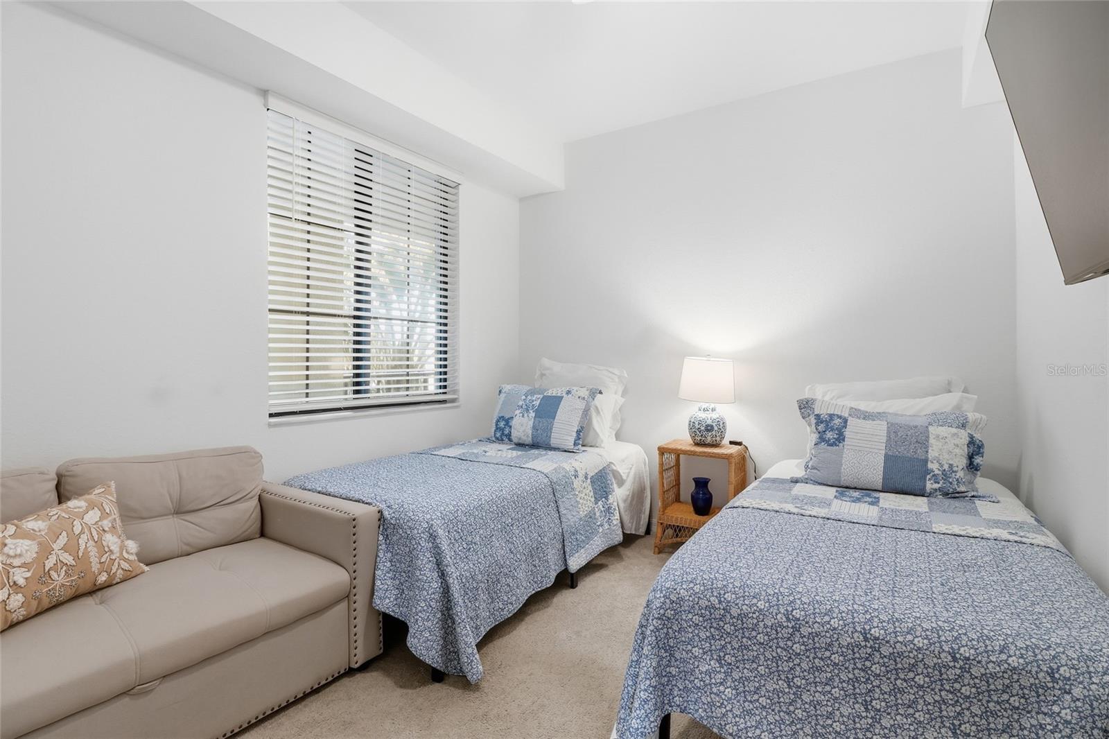 Image 19 of 54 For 18028 Gawthrop Drive 202