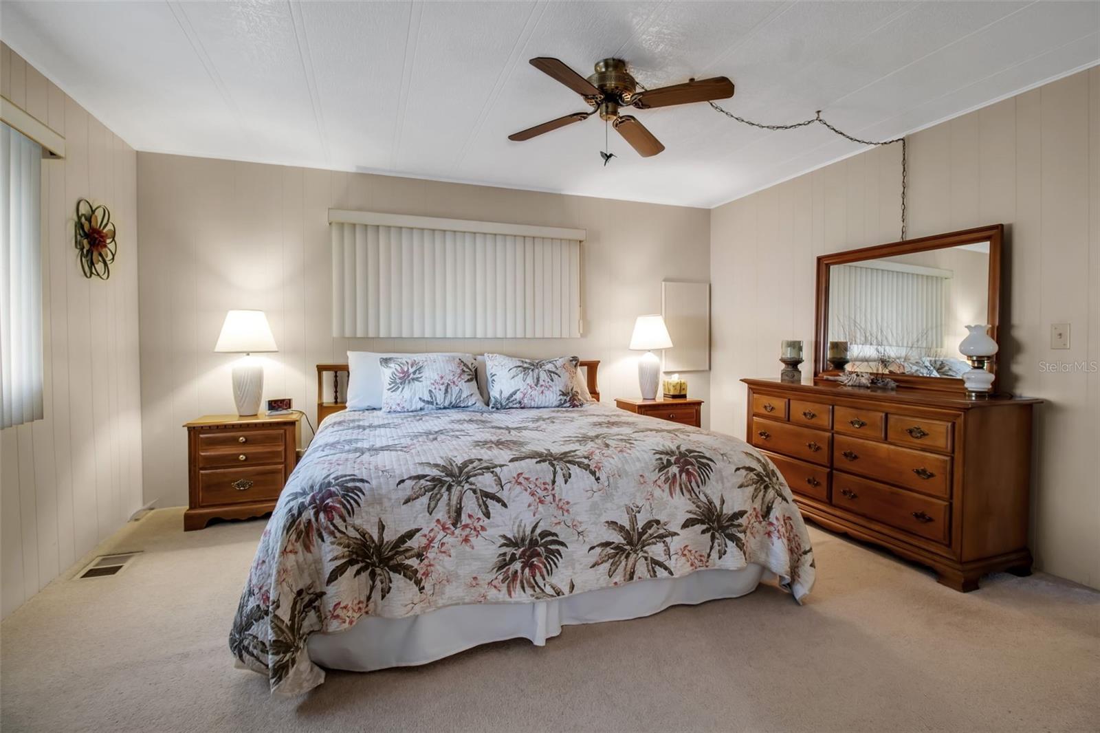 Image 11 of 30 For 5619 Bayshore Road 160