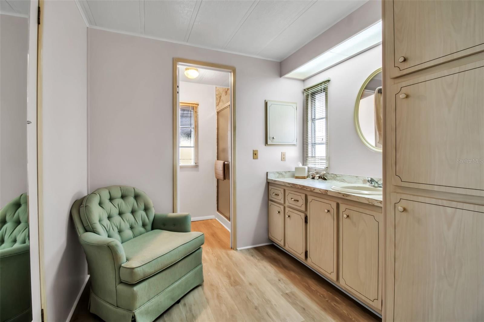 Image 14 of 30 For 5619 Bayshore Road 160